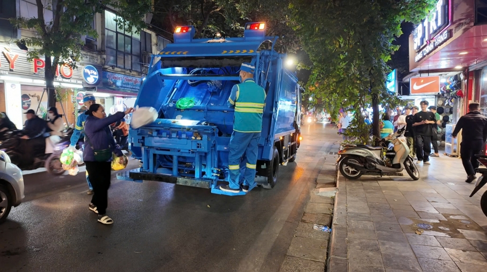 xe thu gom rác trực tiếp